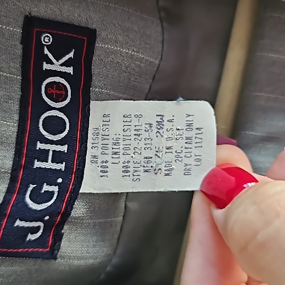 Suit‎ - Picture 3 of 5